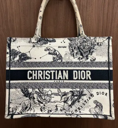 ディオール ブックトート買取 横浜市から新宿へ人気バッグを高価査定