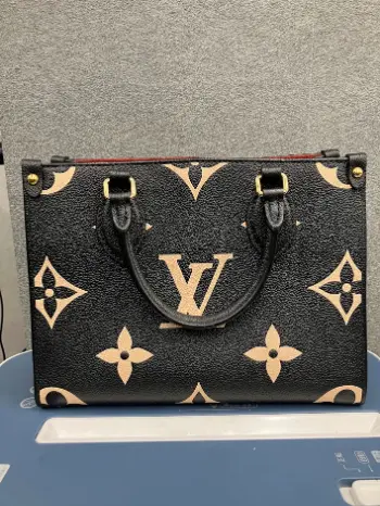 Louis Vuitton モノグラム ケース【オンザゴーPM付属品】 Louis Vuitton モノグラム ケース【オンザゴーPM付属品】 Louis